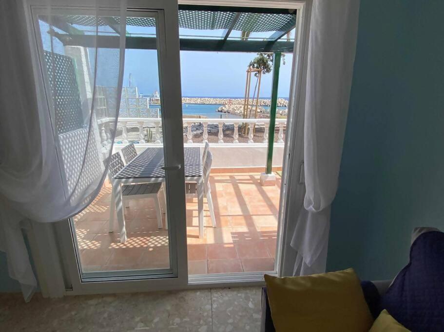 Romantico Frente Al Mar Amarilla Golf *